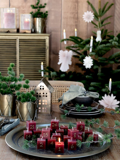 Chic Antique – Adventskerzen Set mit 24 Stück in Antique Cherry