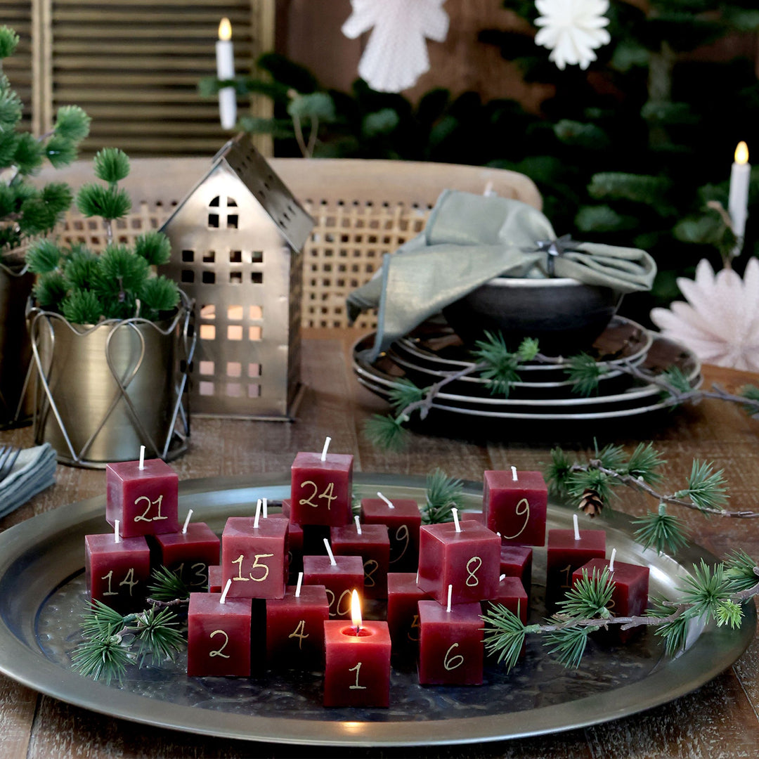 Chic Antique – Adventskerzen Set mit 24 Stück in Antique Cherry