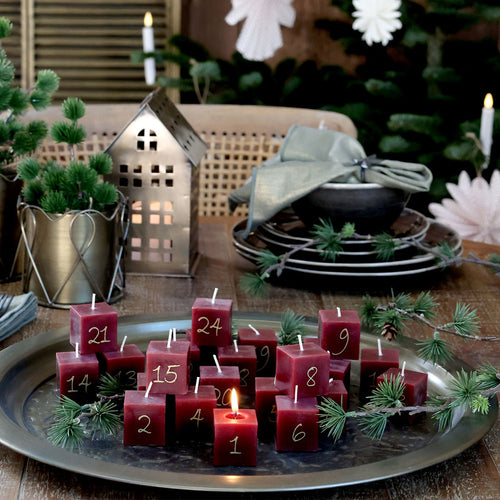 Chic Antique – Adventskerzen Set mit 24 Stück in Antique Cherry